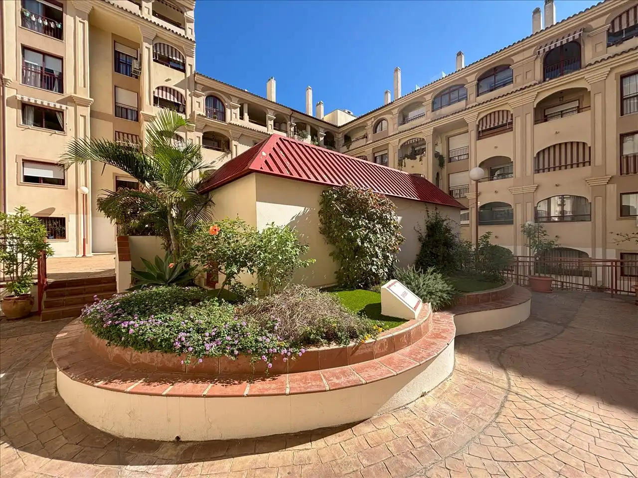 Vista exterior de Apartament en venda en Benalmádena amb Aire condicionat i Terrassa