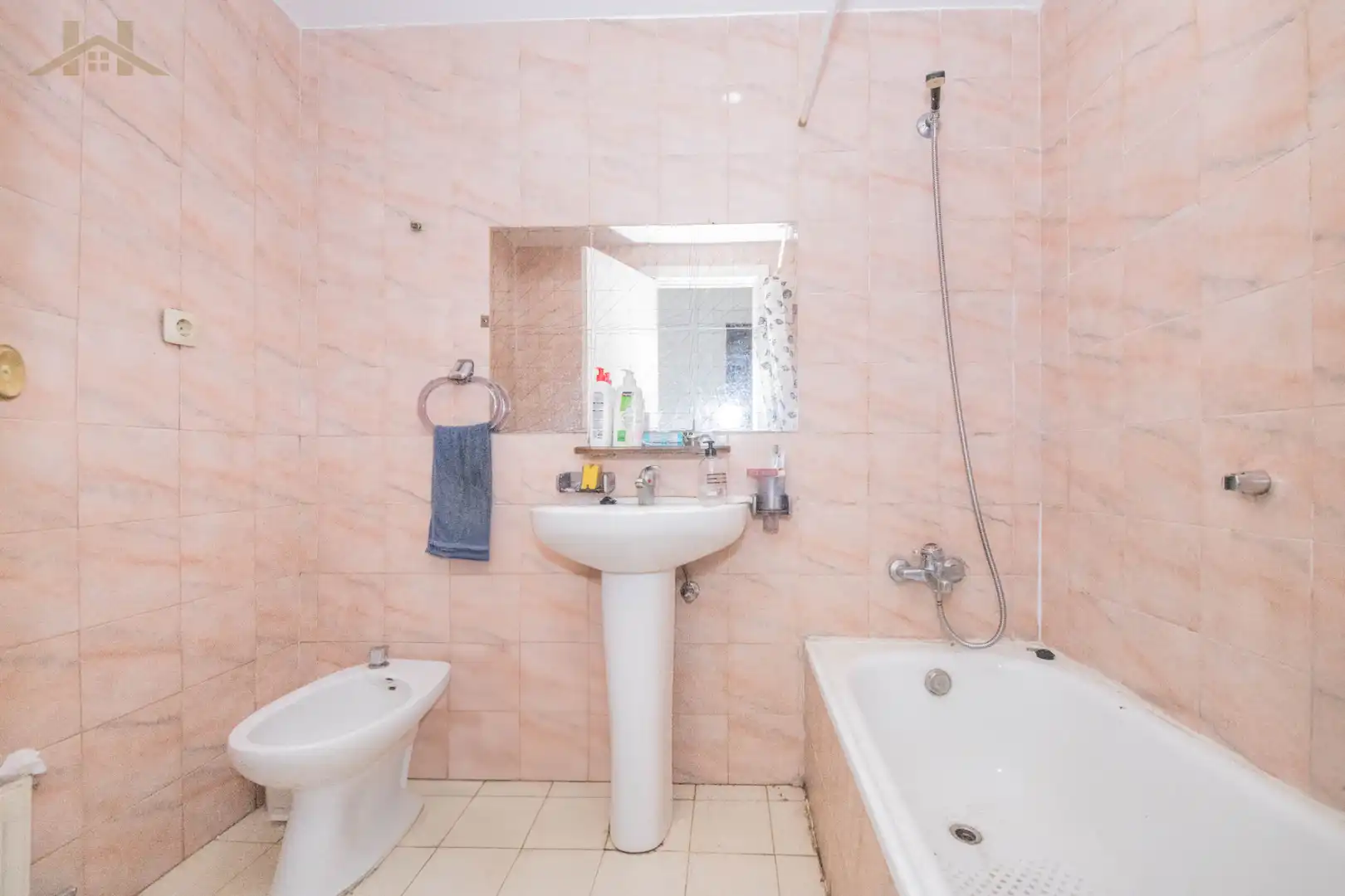 Baño de Piso en venta en Madrid con Calefacción, Parquet y Terraza