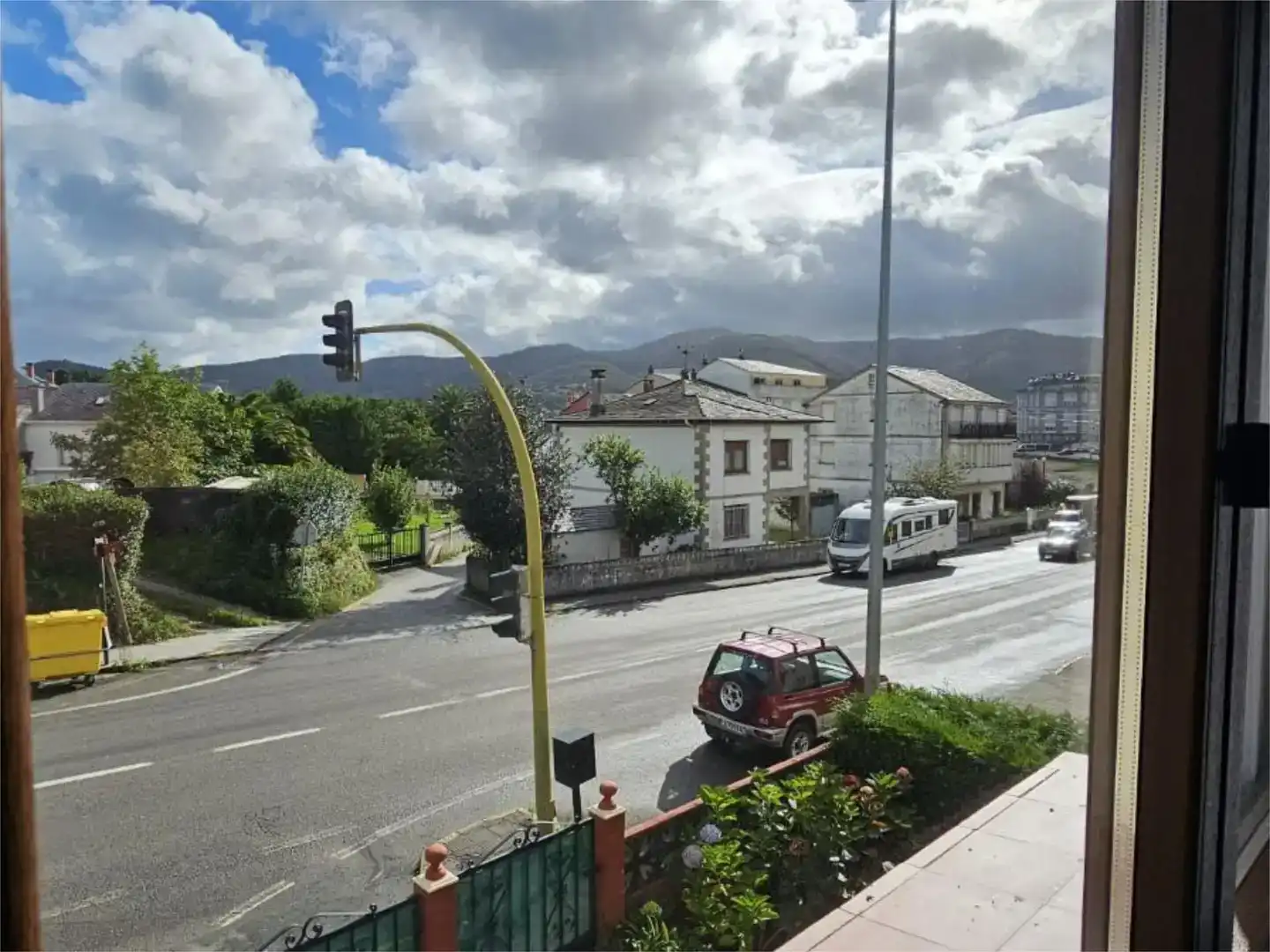 Vista exterior de Casa o xalet en venda en Viveiro amb Jardí privat, Parquet i Moblat