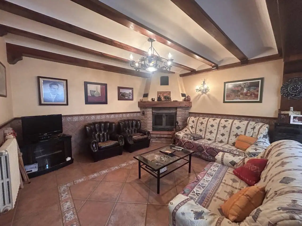 Sala d'estar de Casa o xalet en venda en Ledesma de la Cogolla amb Calefacció, Terrassa i Moblat