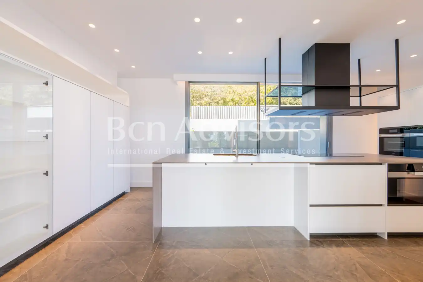 Cocina de Casa o chalet en venta en Barcelona con Aire acondicionado, Calefacción y Jardín privado