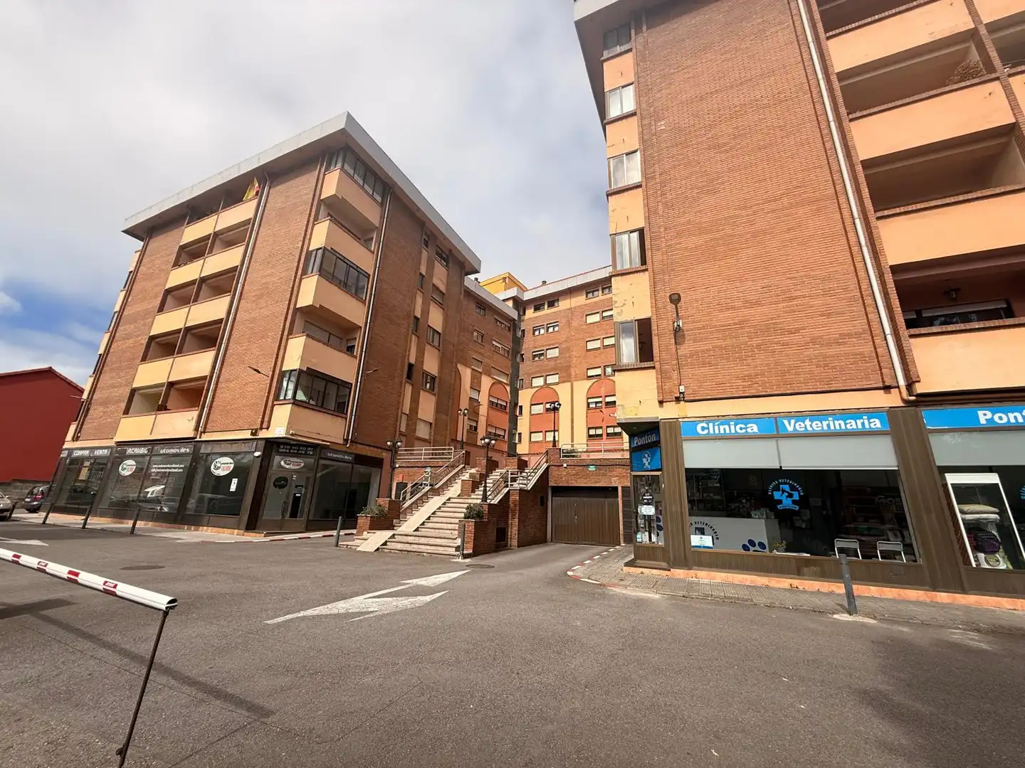 Vista exterior de Pis en venda en Oviedo  amb Calefacció i Terrassa