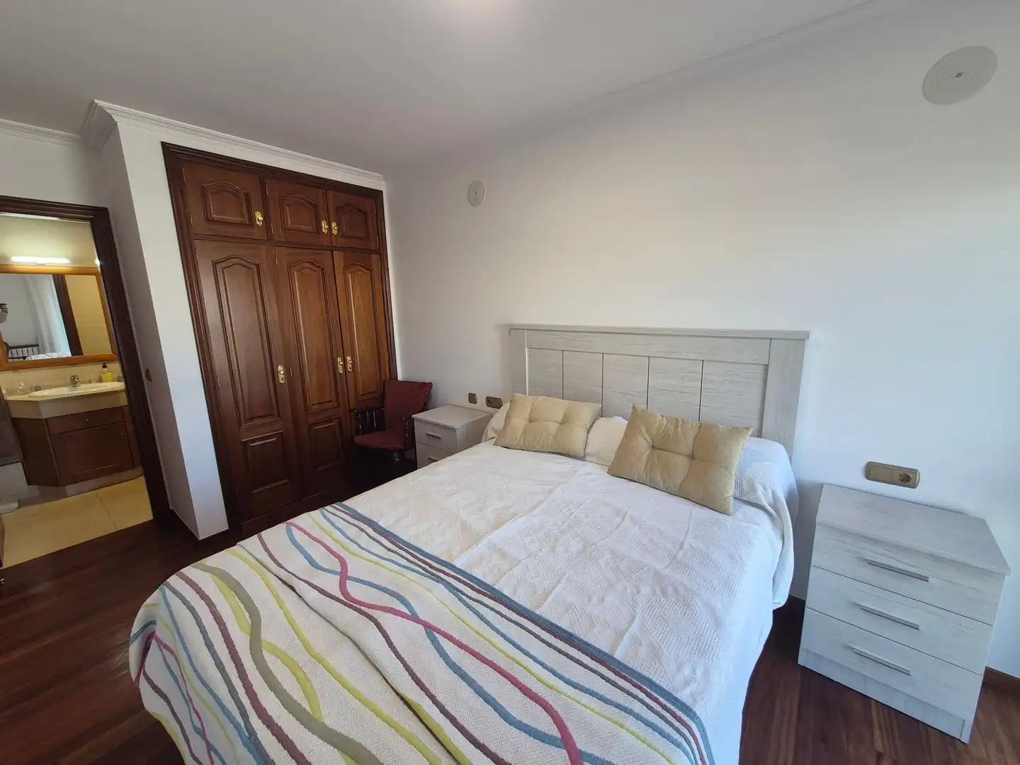 Habitación de Piso de alquiler en Santiago de Compostela  con Parquet y Trastero