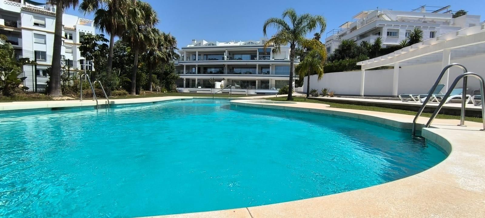 Piscina de Planta baixa en venda en Benalmádena amb Aire condicionat, Calefacció i Jardí privat