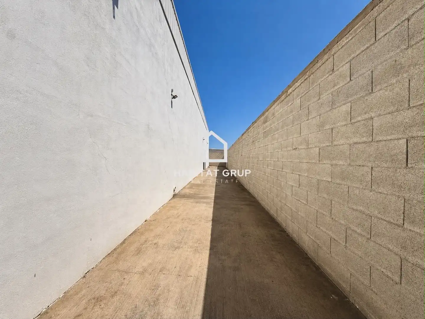Vista exterior de Nave industrial en venta en Sant Lluís