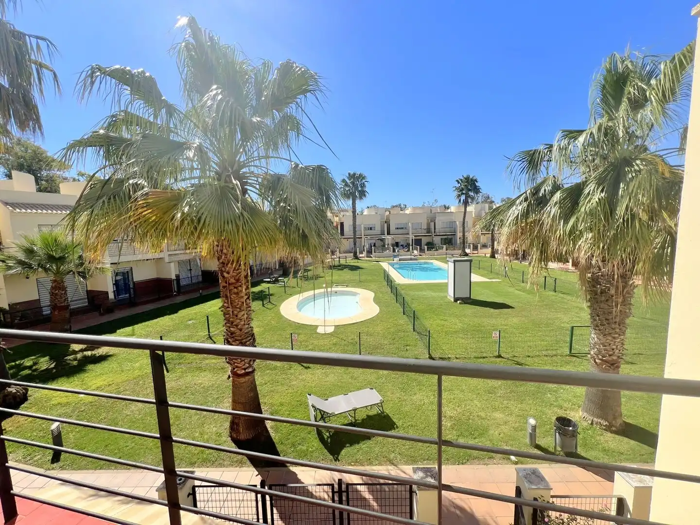 Vista exterior de Casa adosada en venda en Isla Cristina amb Aire condicionat, Calefacció i Terrassa