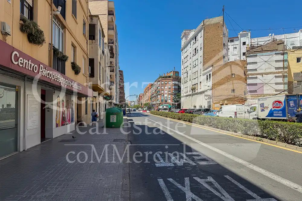Vista exterior de Local en venda en Valencia