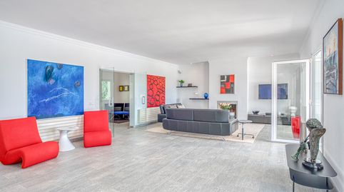 Elegante villa de 4 dormitorios con vistas al mar y a la montaña en la prestigiosa Hacienda Las Chapas, Marbella, imatge 5
