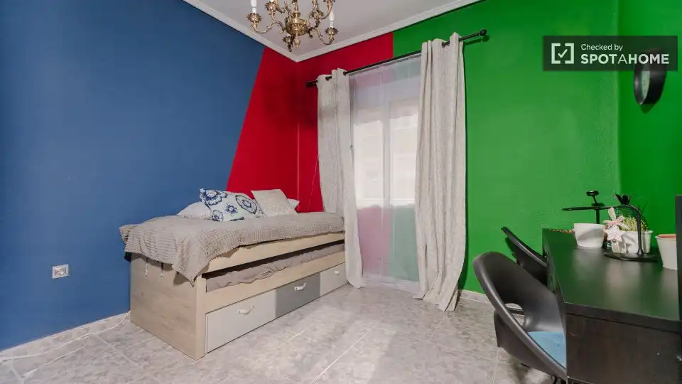 Habitación de Piso de alquiler en Valencia con Aire acondicionado, Calefacción y Amueblado