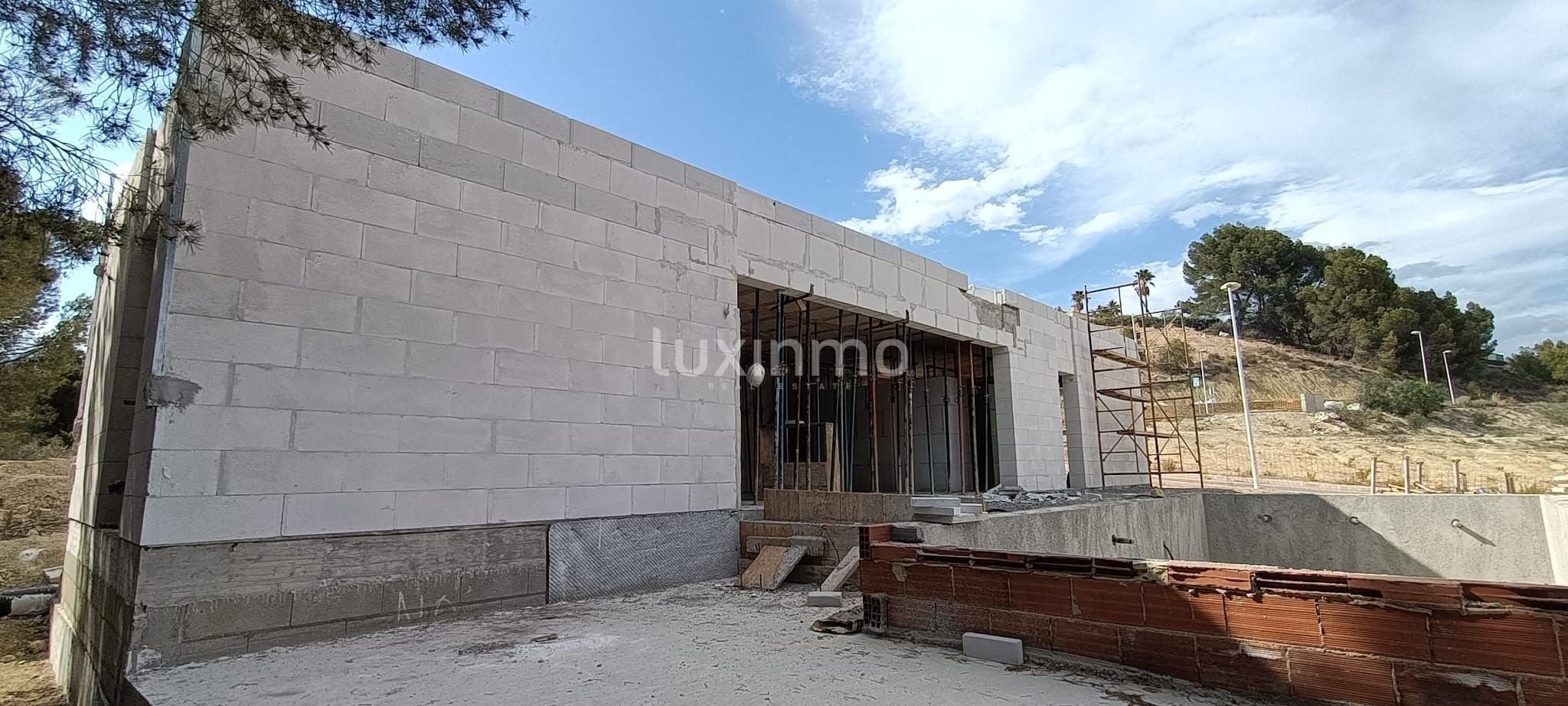 Exterior view of House or chalet for sale in L'Alfàs del Pi  with Air Conditioner, Terrace and Swimming Pool