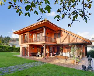 Vista exterior de Casa o xalet en venda en Oviedo  amb Terrassa