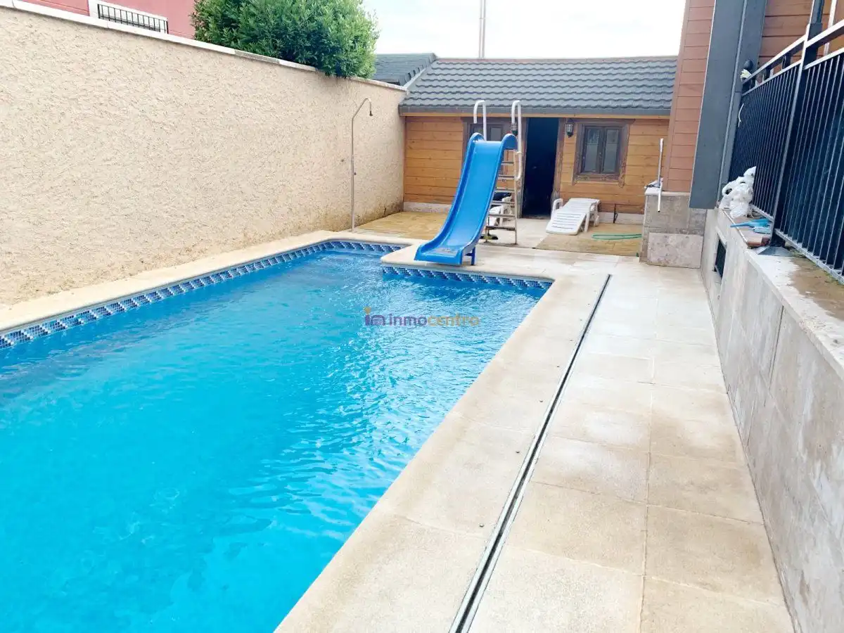 Piscina de Casa o xalet en venda en Valdepeñas amb Calefacció, Piscina i Jacuzzi
