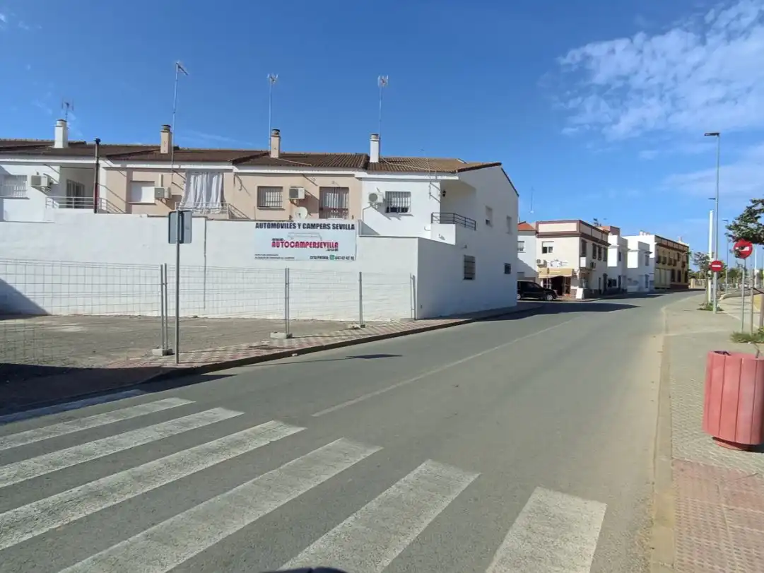 Außenansicht von Residential zum Verkauf in Utrera