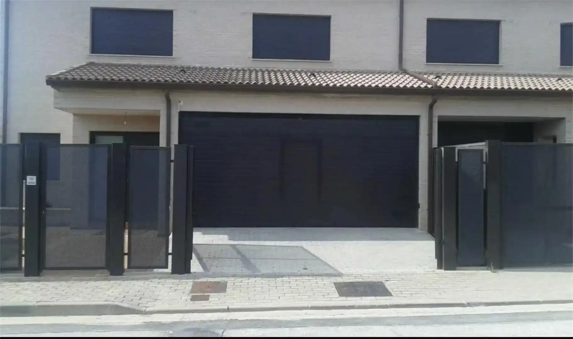 Vista exterior de Casa o xalet en venda en Almazán amb Jardí privat i Parquet
