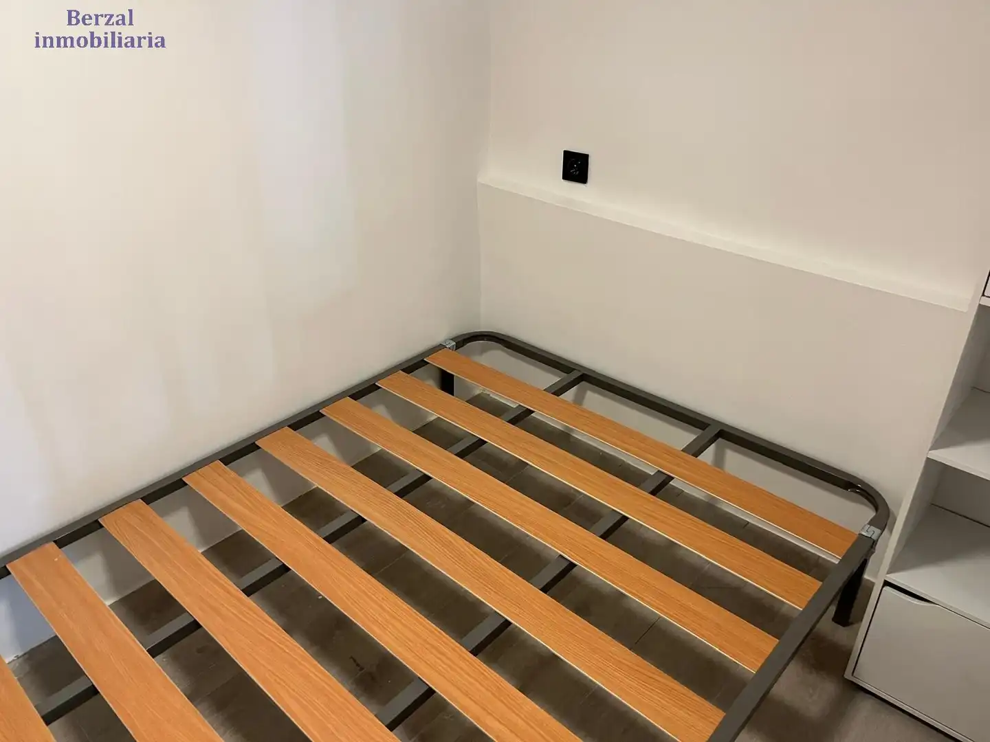 Habitación de Loft de alquiler en  Logroño con Jardín privado y Amueblado