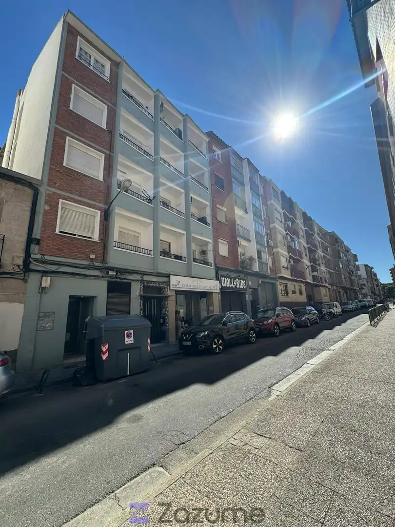 Exterior view of Flat for rent in Zaragoza  with Heating, Terrace and Furnished