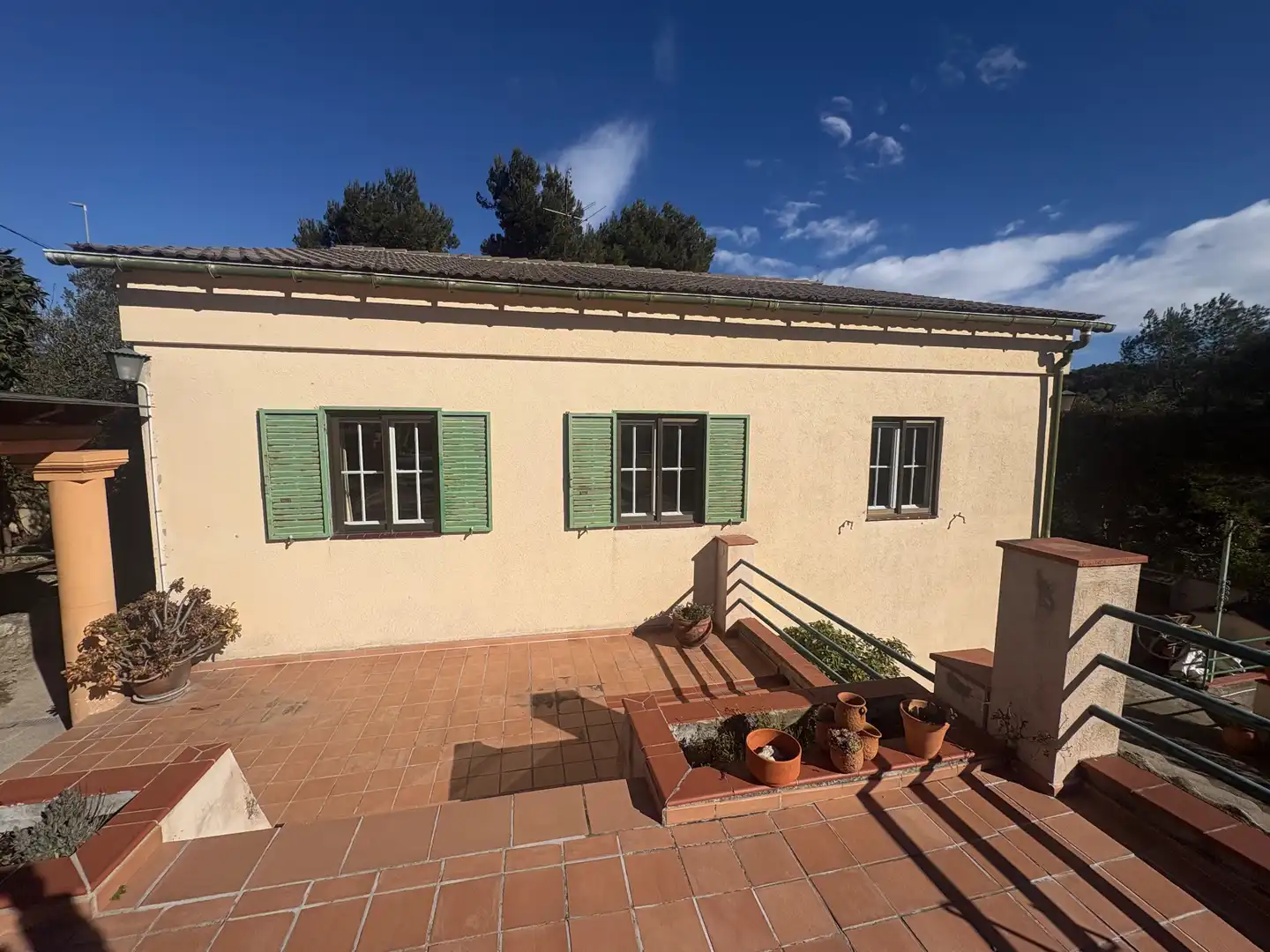 Vista exterior de Casa o xalet en venda en Torrelles de Foix amb Calefacció, Jardí privat i Piscina