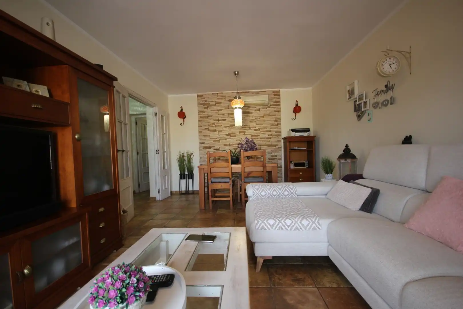 Sala de estar de Casa o chalet en venta en La Nucia con Aire acondicionado, Calefacción y Jardín privado