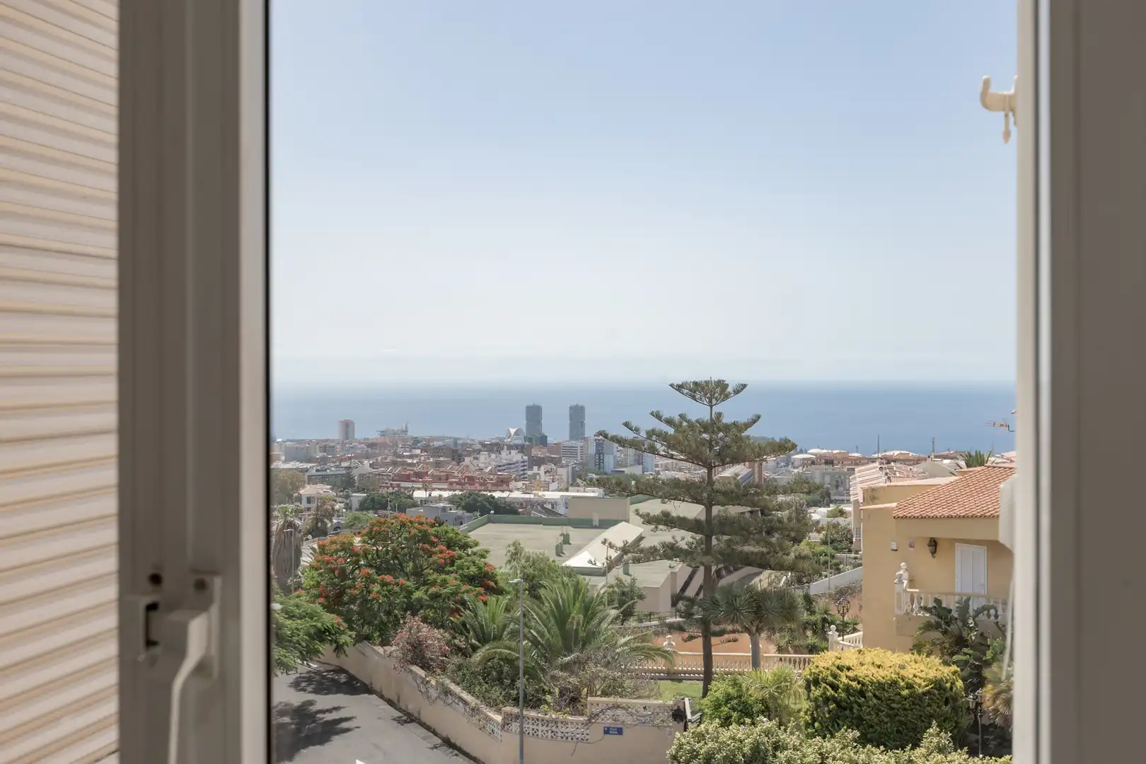 Vista exterior de Casa adosada en venta en Santa Cruz de Tenerife con Jardín privado, Horno y Balcón