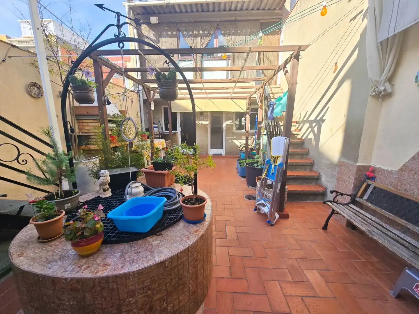 Jardín de Casa adosada en venta en Ripollet con Calefacción, Trastero y Horno