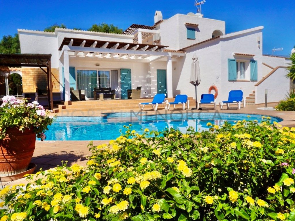 Vista exterior de Casa o xalet en venda en Sant Lluís amb Aire condicionat i Piscina