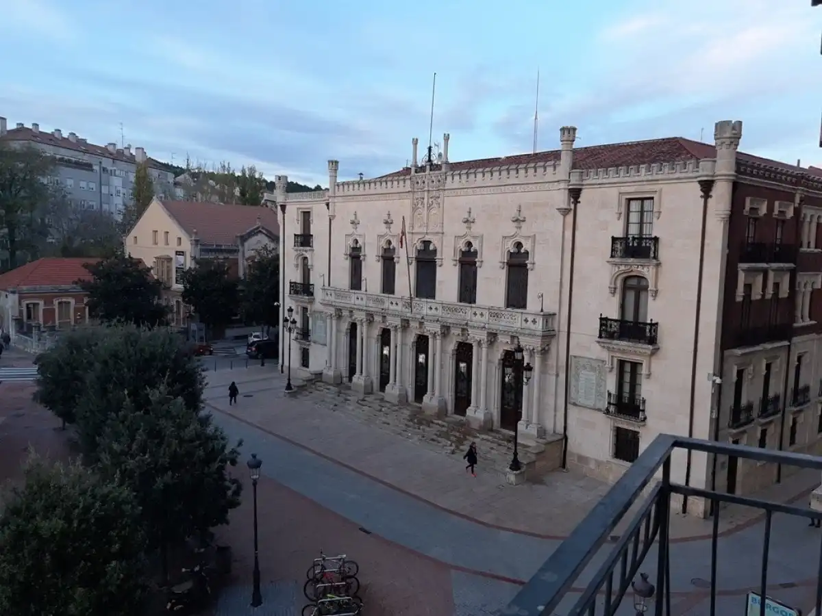 Vista exterior de Oficina en venta en Burgos con Calefacción, Terraza y Trastero