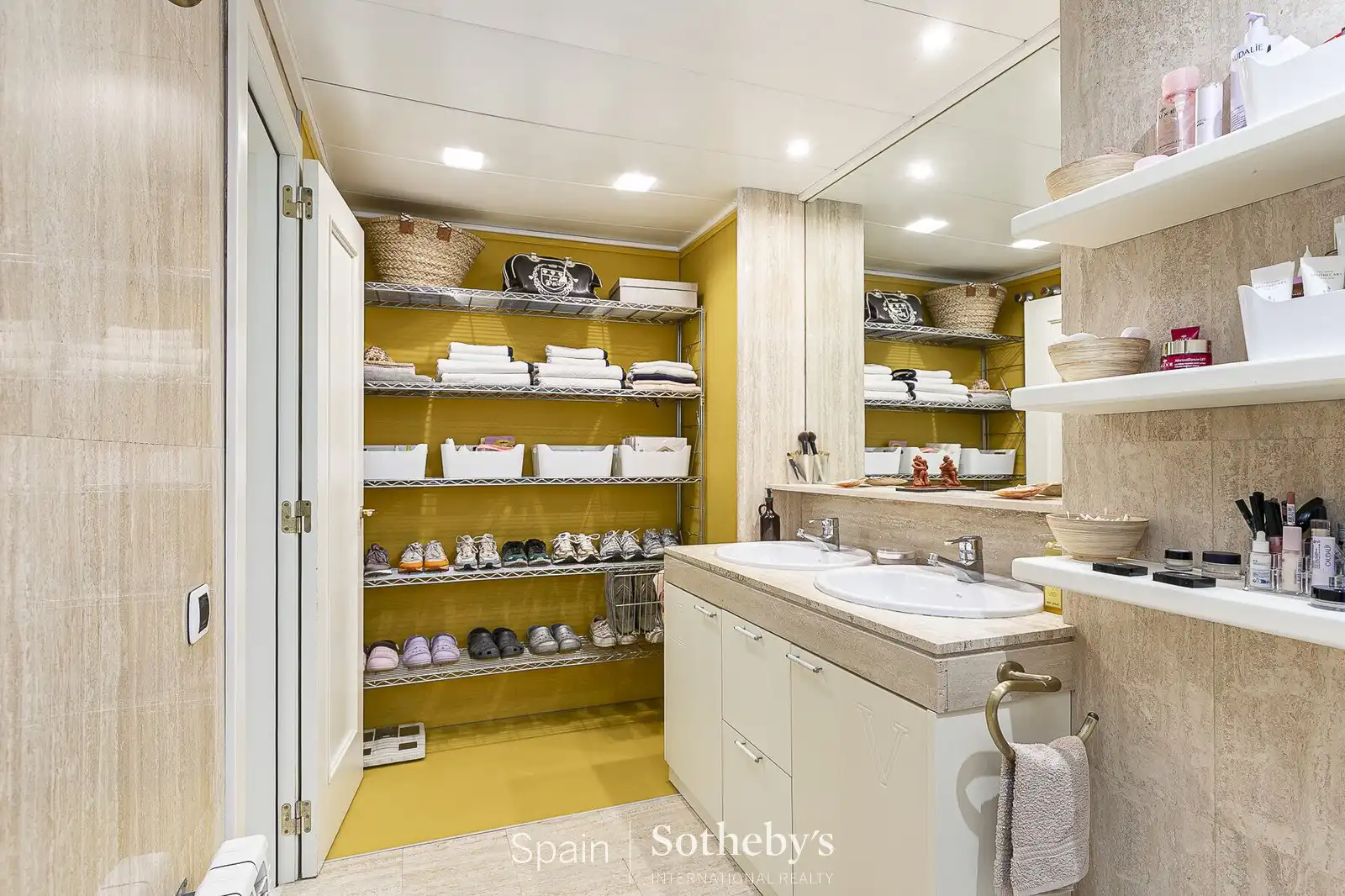 Bathroom of Apartments for sale in Sitges  with Air Conditioner, Storage room and Community pool