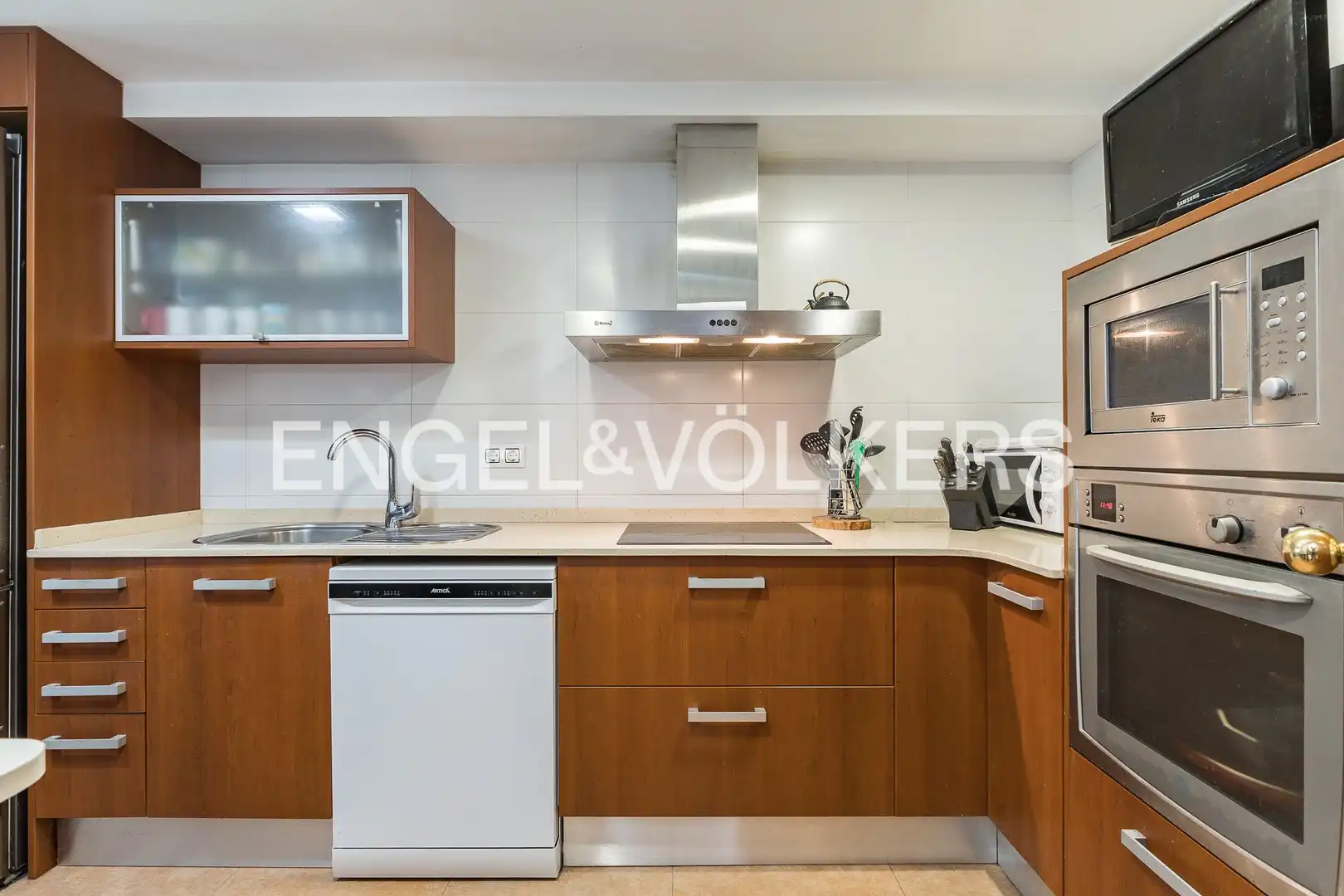 Cocina de Dúplex en venta en Sant Just Desvern con Aire acondicionado, Calefacción y Jardín privado