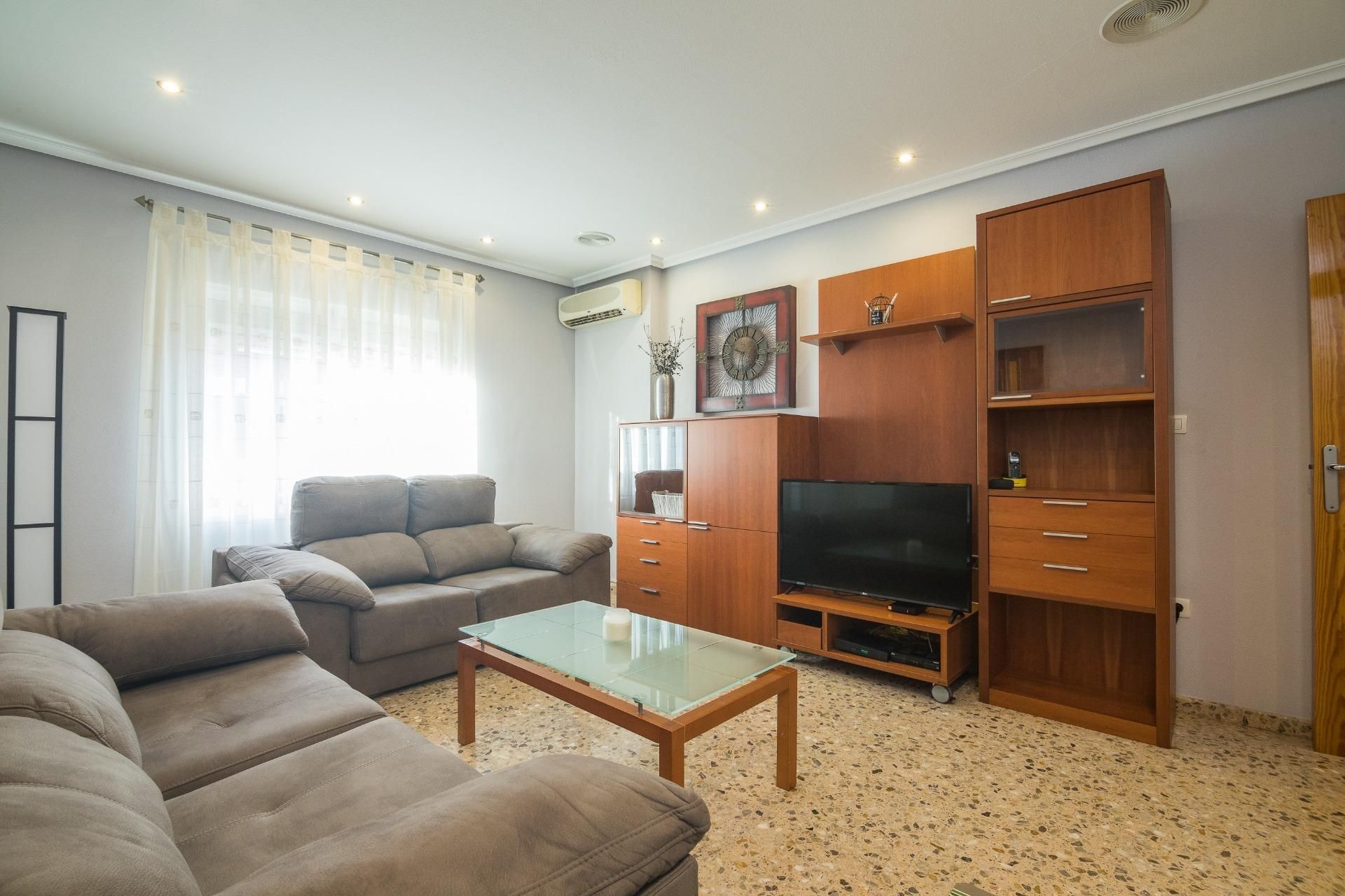 Sala d'estar de Pis en venda en Elche / Elx amb Aire condicionat, Traster i Balcó