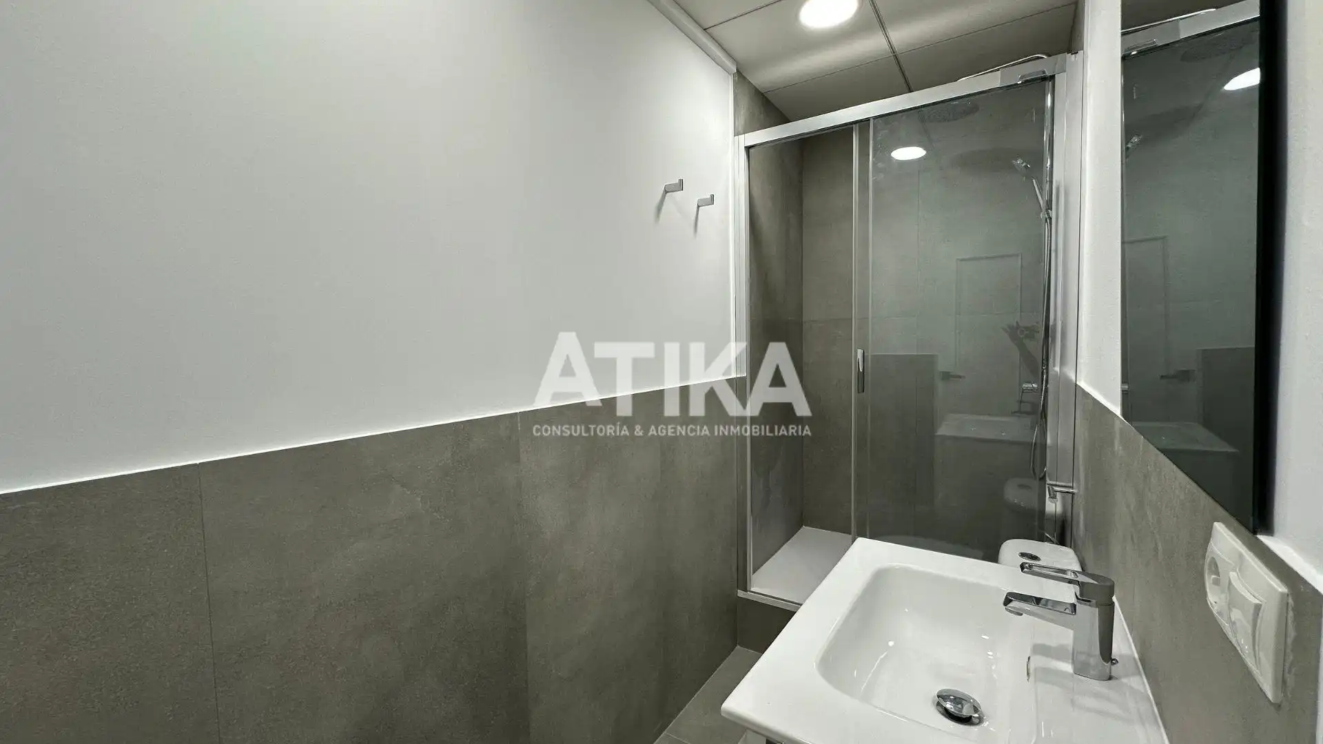 Bathroom of Flat for share in Ontinyent  with Air Conditioner and Balcony