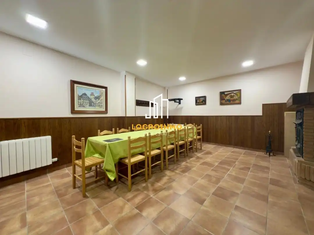 Casa o xalet en venda en Oyón-Oion amb Calefacció, Terrassa i Moblat