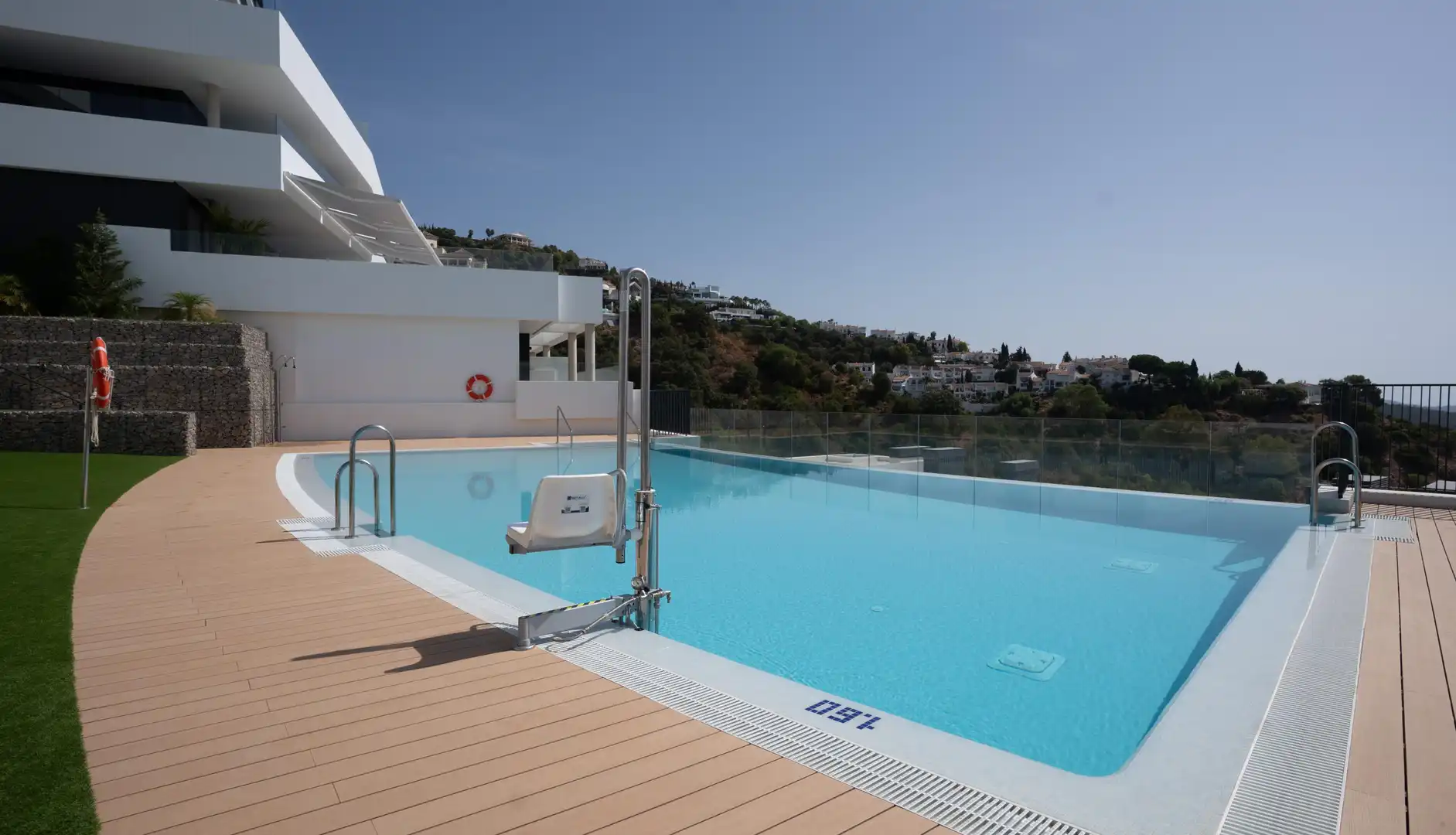 Apartamento con terraza en venta en CARRETERA LOMAS DE MARBELLA #MEDBLUE, FASE I. PORT, imagen 21