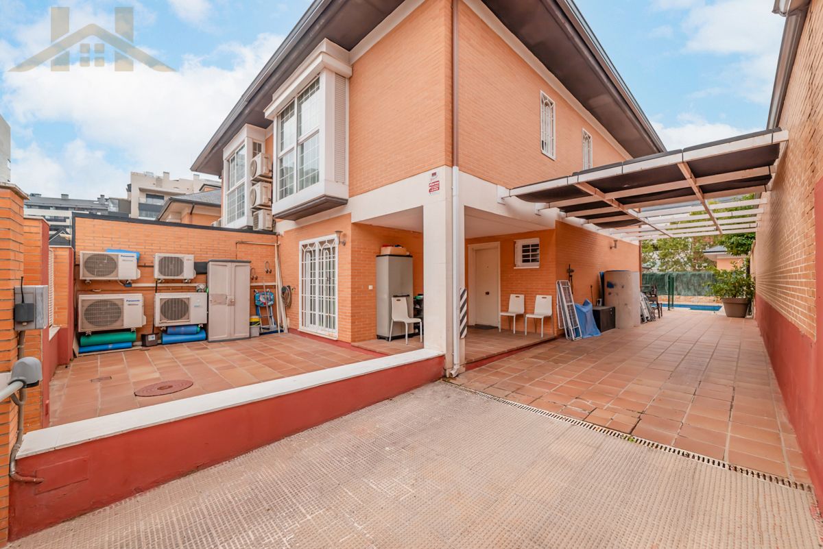 Vista exterior de Pis en venda en Rivas-Vaciamadrid amb Aire condicionat, Calefacció i Jardí privat