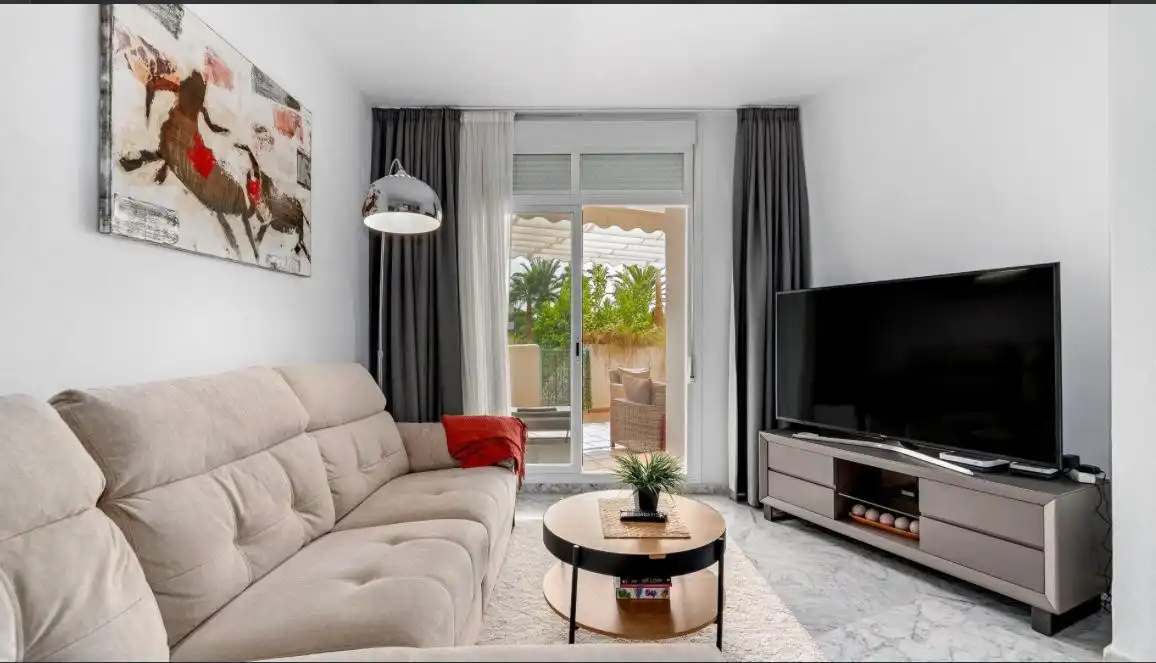 Apartamento con piscina en venta en Milla de Oro, imagen 2