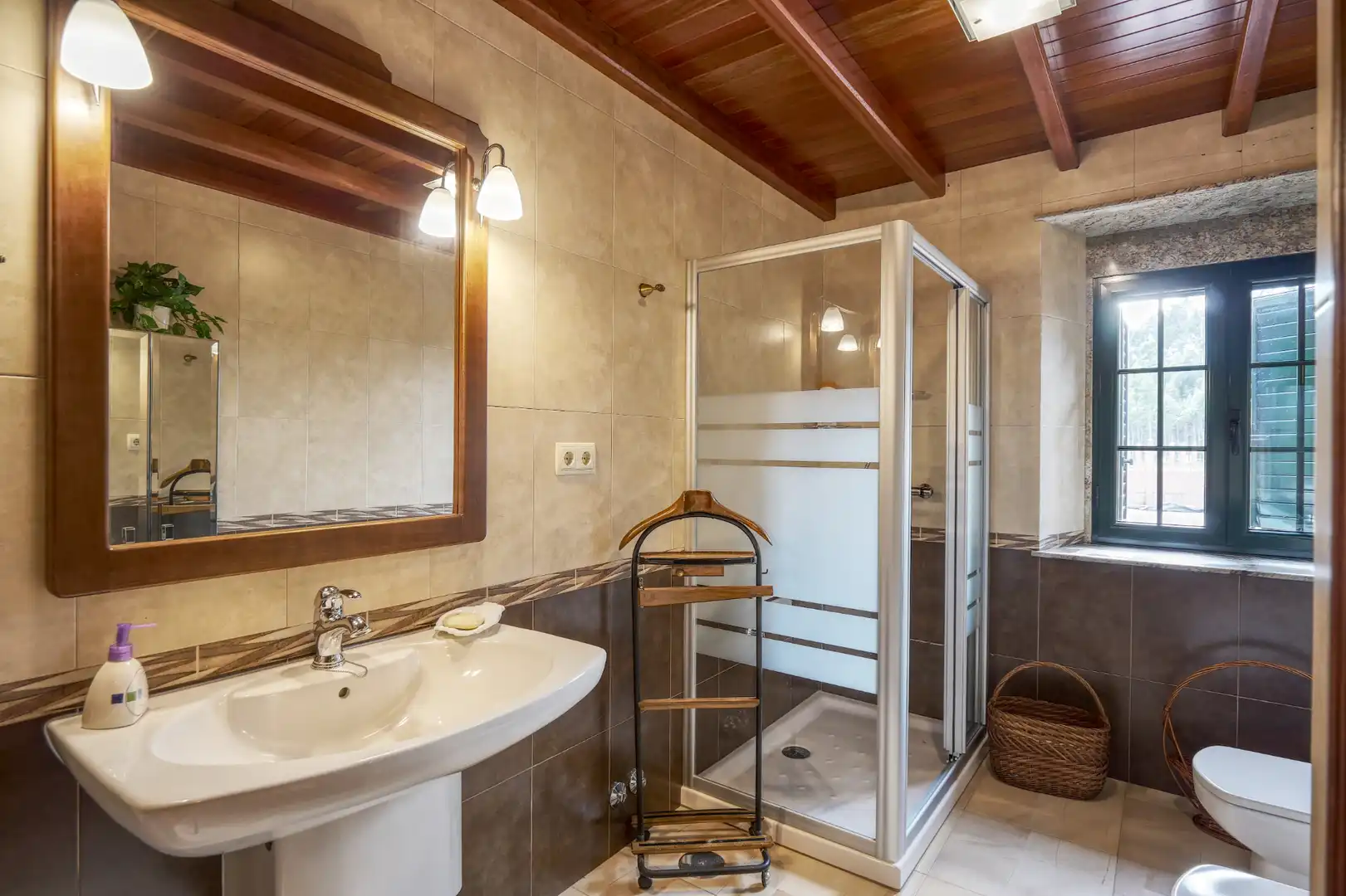 Baño de Finca rústica en venta en Valdoviño con Calefacción, Jardín privado y Parquet