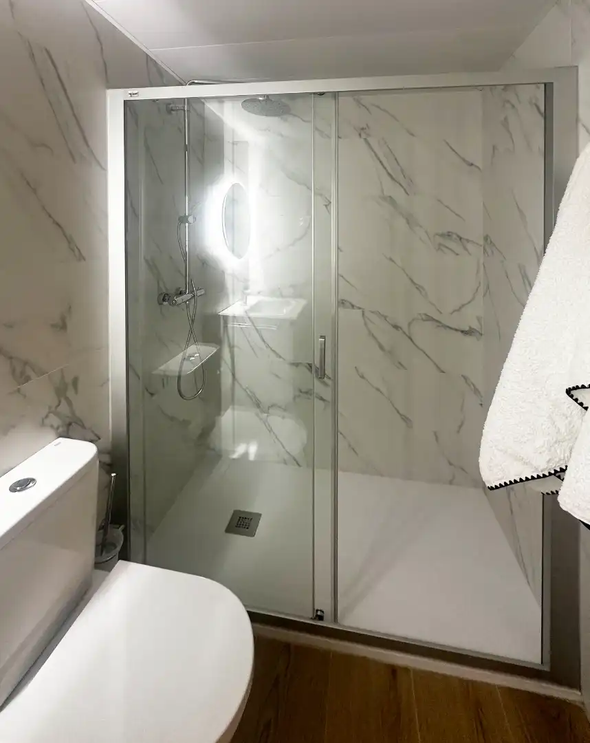Bathroom of Flat for rent in Madrid  with Air Conditioner, Parquet flooring and Terrace