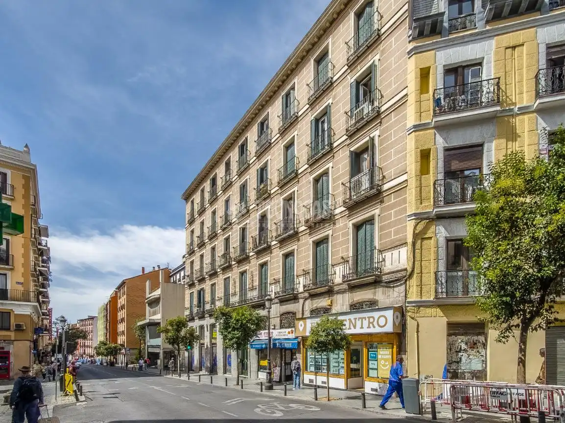 Vista exterior de Piso en venta en Madrid con Calefacción