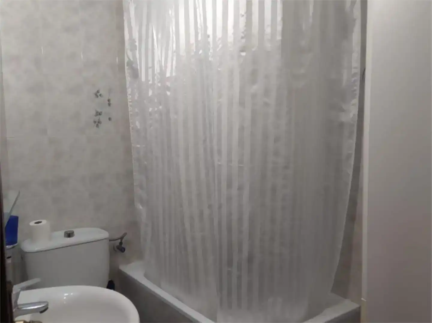 Badezimmer von Wohnung zur Miete in Jaén mit Klimaanlage und Möbliert