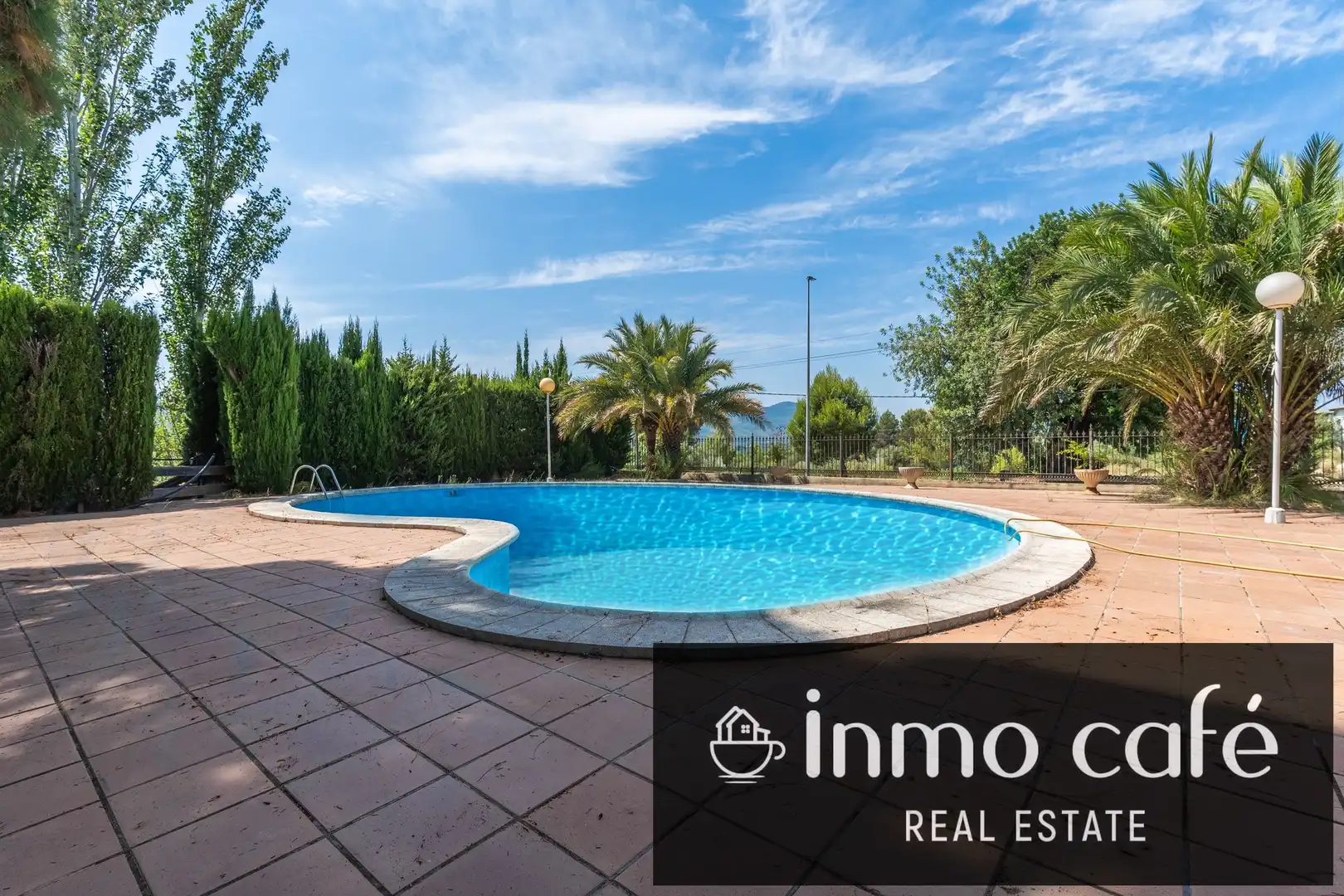 Vista exterior de Casa o xalet en venda en Montesa amb Terrassa i Piscina