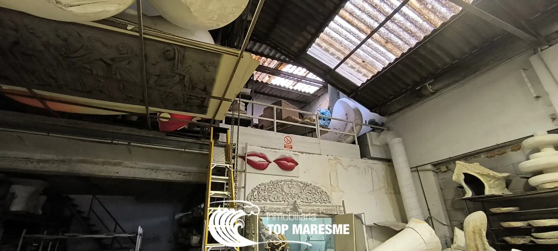 Nau industrial en venda en Badalona