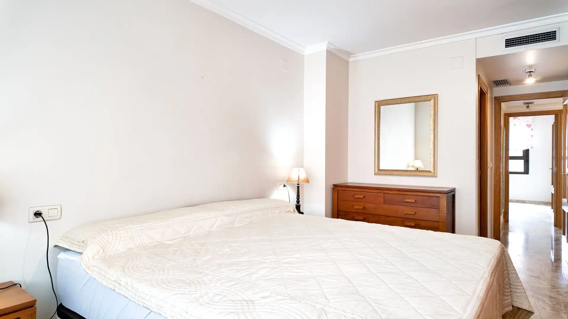Bedroom of Flat for rent in Valencia  with Air Conditioner, Heating and Terrace