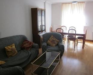 Sala d'estar de Pis de lloguer en Salamanca Capital amb Calefacció, Moblat i Balcó