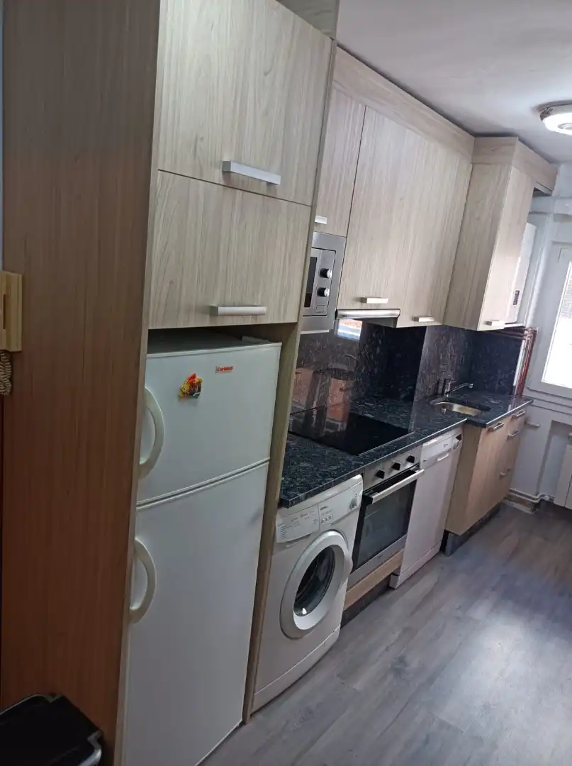 Kitchen of Flat for rent in Oviedo   with Heating, Furnished and Oven