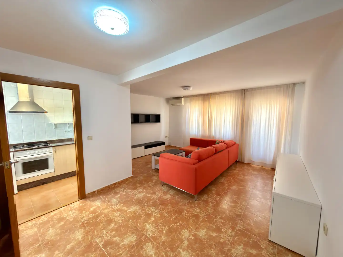 Sala d'estar de Pis de lloguer en Valencia amb Aire condicionat, Moblat i Balcó