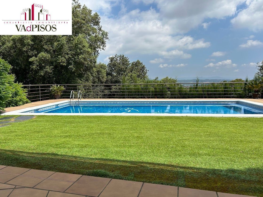 Piscina de Casa o xalet en venda en Sant Cugat del Vallès amb Aire condicionat, Calefacció i Jardí privat