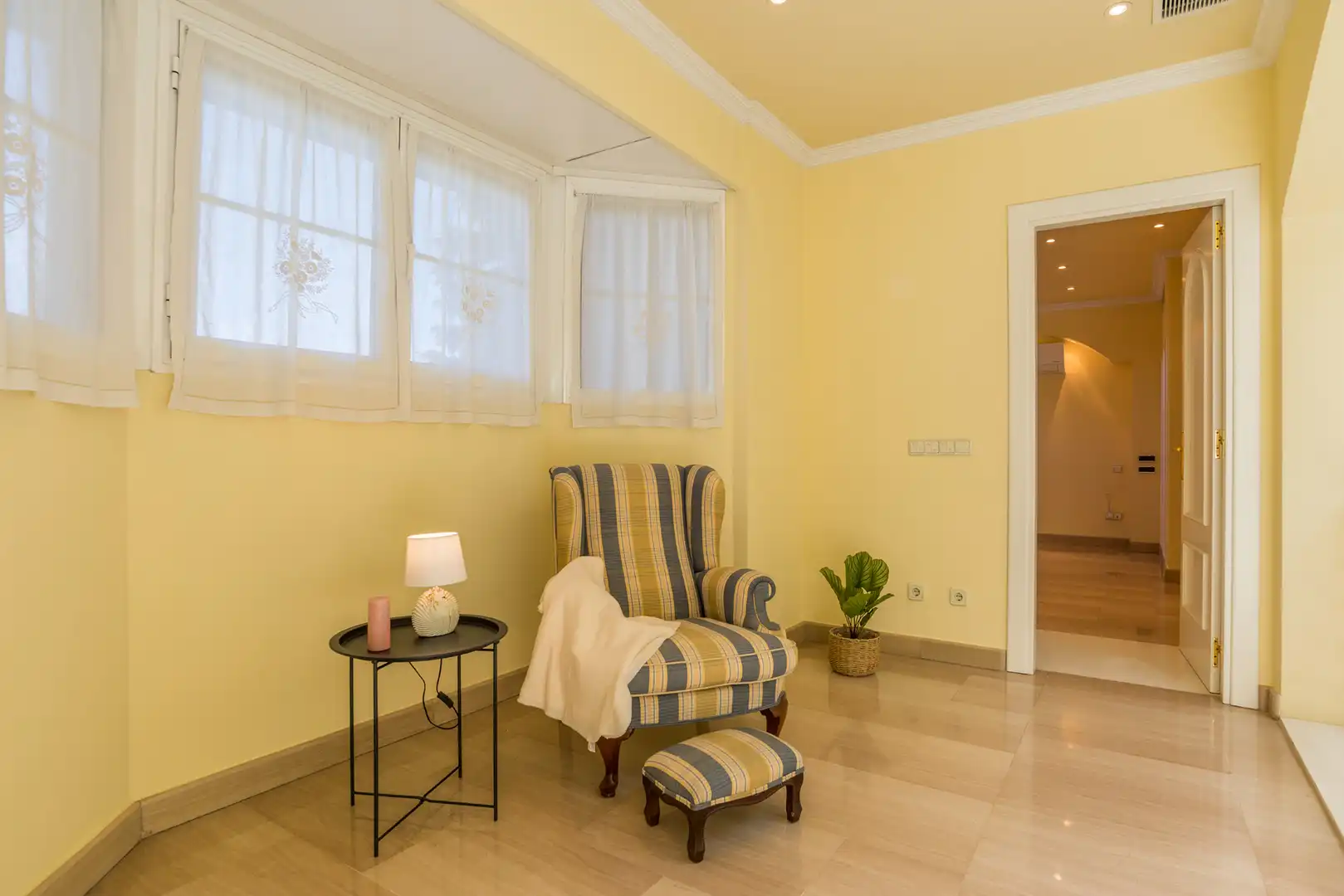 Sala d'estar de Casa o xalet de lloguer en Pozuelo de Alarcón amb Aire condicionat, Calefacció i Jardí privat