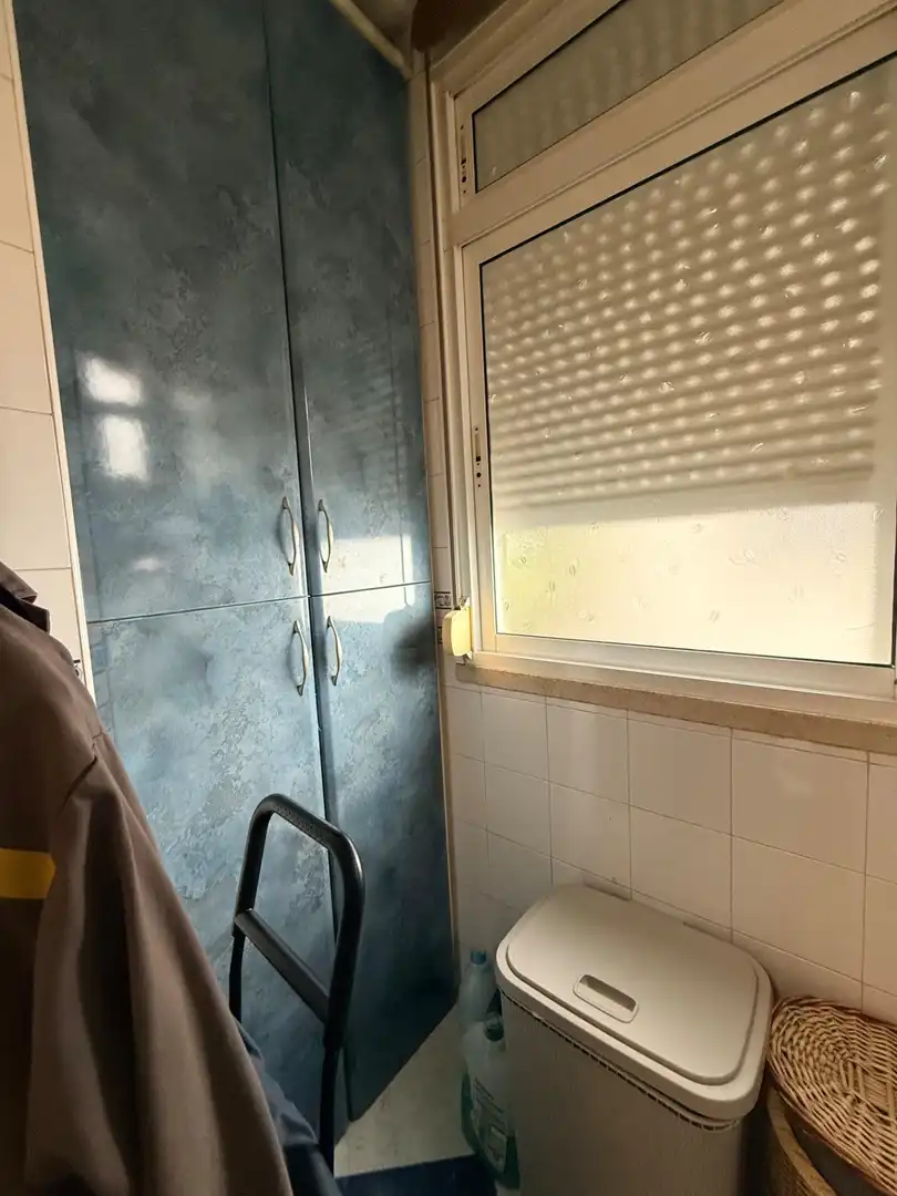 Badezimmer von Wohnung zum Verkauf in Sevilla mit Klimaanlage, Terrasse und Balkon