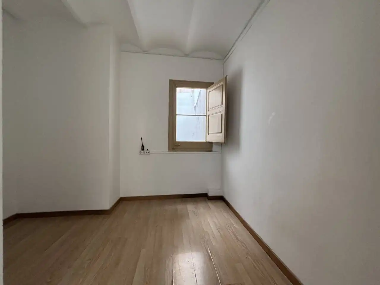 Schlafzimmer von Büro zur Miete in Barcelona mit Alarm