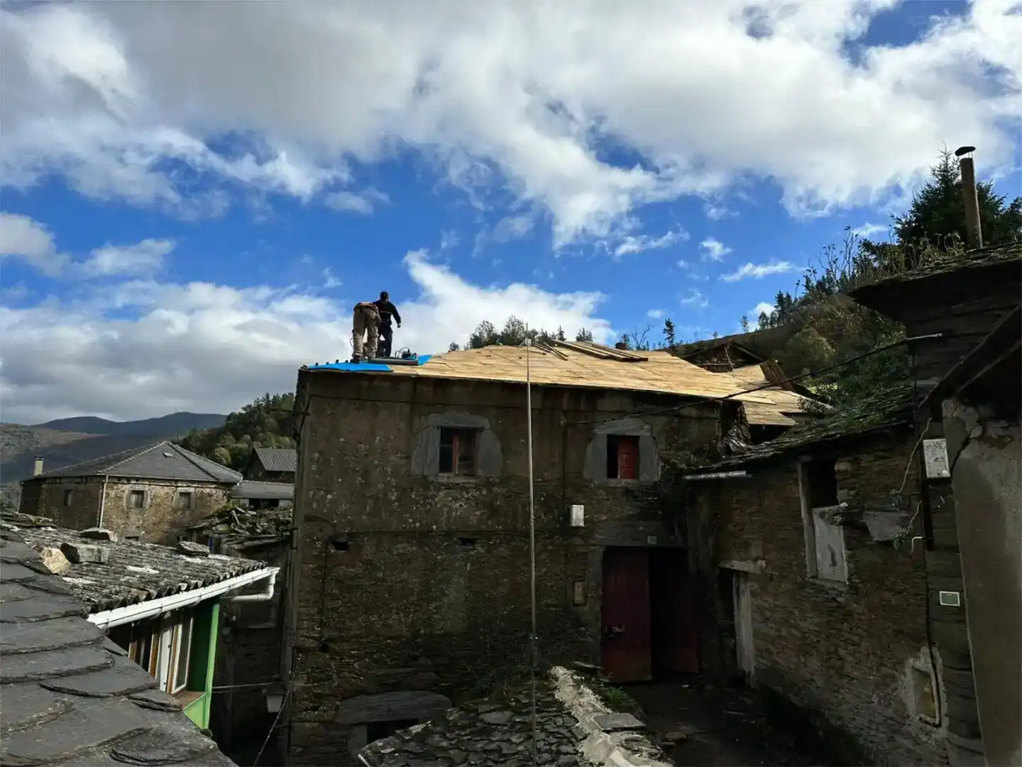 Vista exterior de Pis en venda en Illano amb Jardí privat