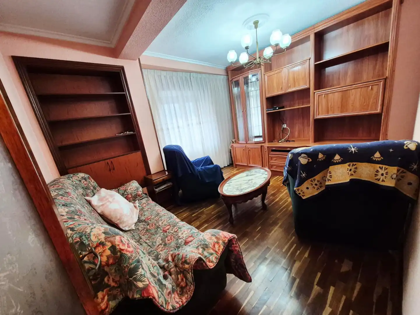 Living room of Flat for sale in Avilés  with Storage room and Furnished